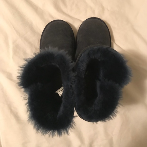 Short Bailey Button UGGs - Picture 6 of 8